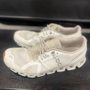 Onclouds white womens size 10